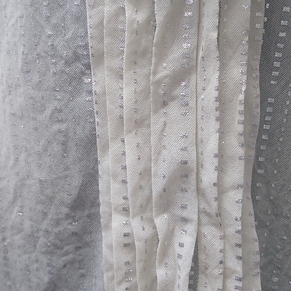 The limited cream sleeveless blouse - Picture 5 of 11